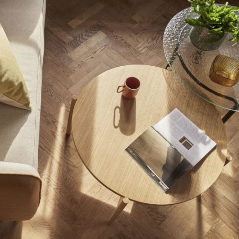 Tavolo con base a croce in materiale rovere