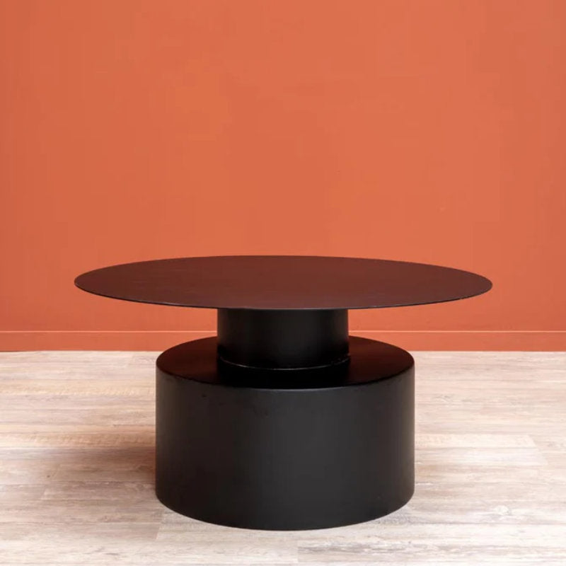 Tavolo elegante con spazio d’appoggio